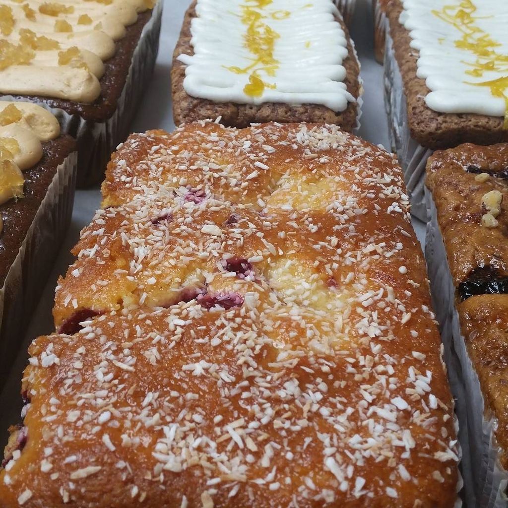 deelightbakery's tweet photo. When there is too much #cake to #choose from you choose #one of each. #freshbaked #outoftheoven #glutenfree #Rithe… https://t.co/QeHK6ZMfcP https://t.co/6Cl0wGRenW