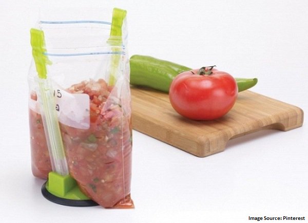 SiemensHome_In's tweet image. #ModernTools: This simple clip-based #BaggyHolder plays the role of your third arm as you pour contents into a freezer bag!