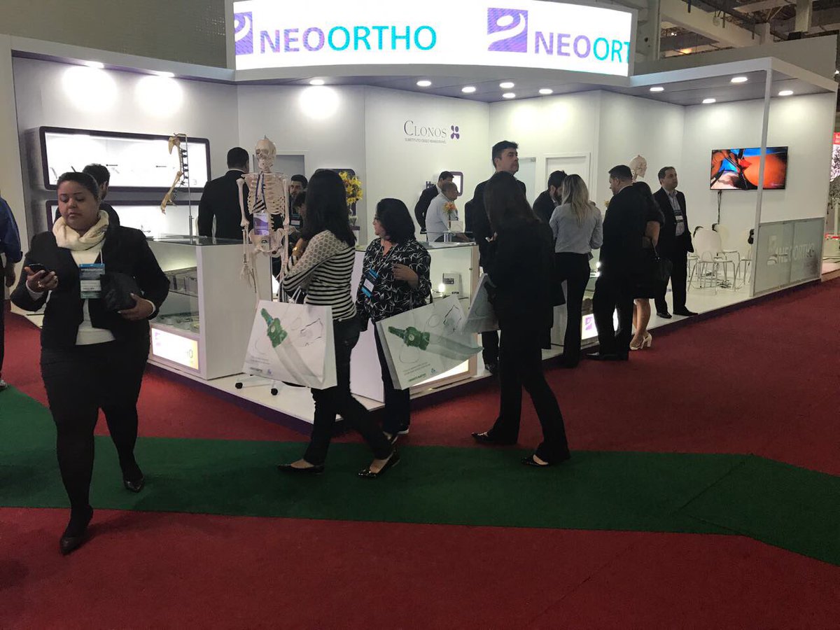 CavagnaGroup's tweet photo. It looks like #whitemartins'bags are everywhere!! #viproxy #hospitalar 2017 https://t.co/l34fLXv6bh
