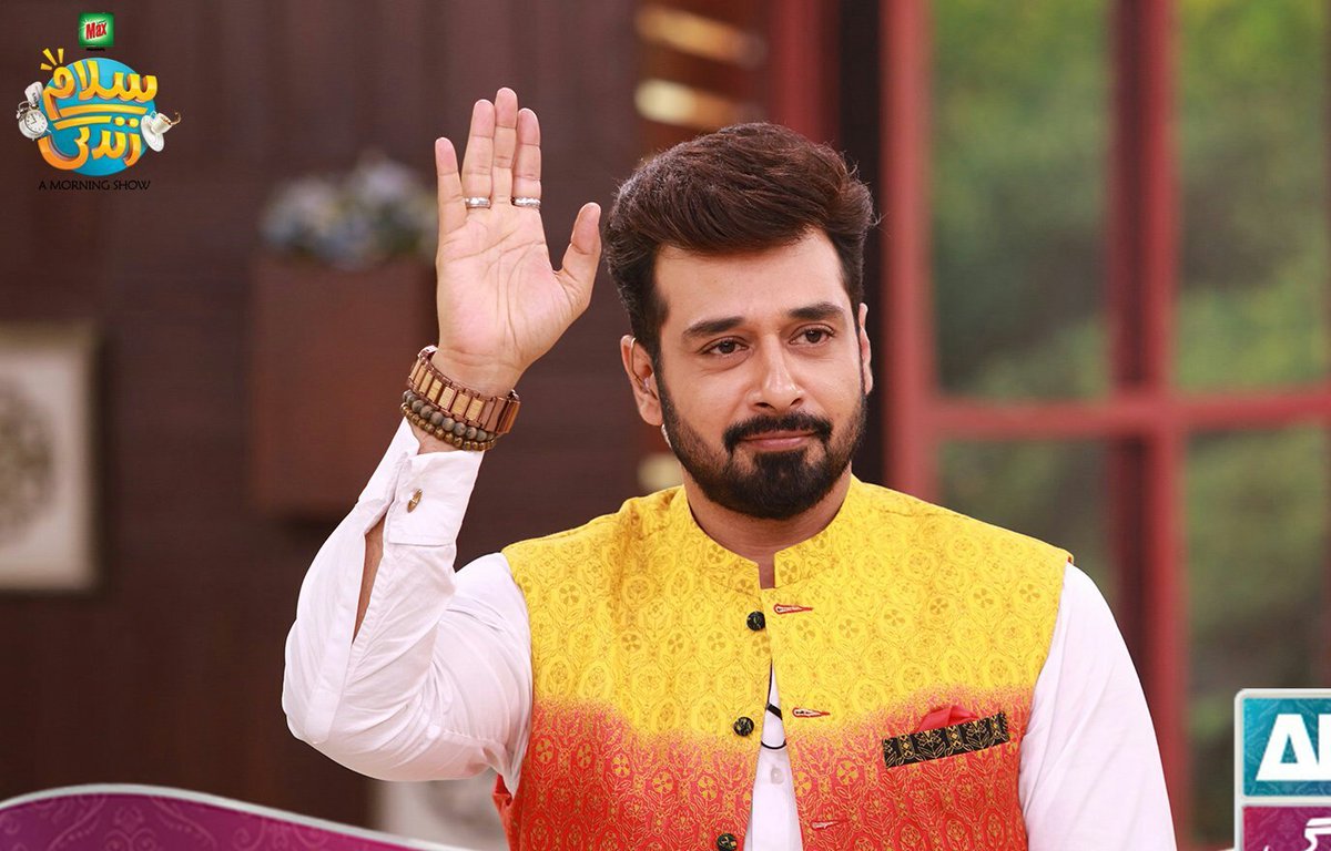 shenyfidai1's tweet photo. Look of the Day!!!
#SalamZindagi 19-05-17 Most
Handsome and Coolest #Desibanda 🔥😍
Our Hero @faysalquraishi ♥💫🌟♥ https://t.co/JI2d13HsL6