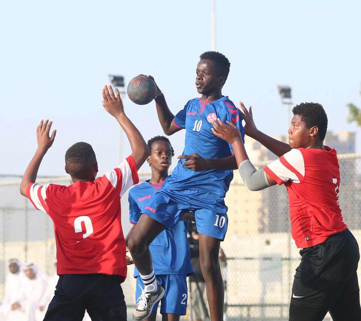 "بطولة كأس الامارات فئة الصغار"
المباراة النهائية 

نهاية الشوط الأول :
الشعب 16 
الأهلي 12

#شعباوي