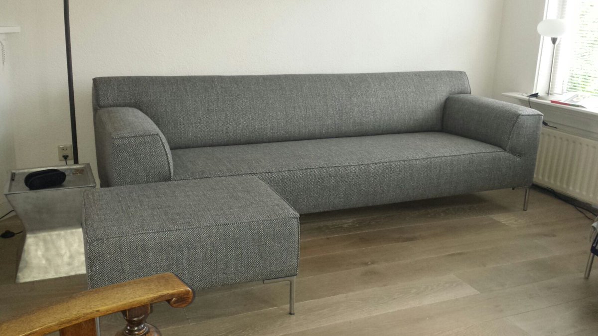 antoinek's tweet photo. Toppie. De nieuwe bank voor de woonkamer is binnen! #bloq #designonstock https://t.co/6V3QOV3nrl