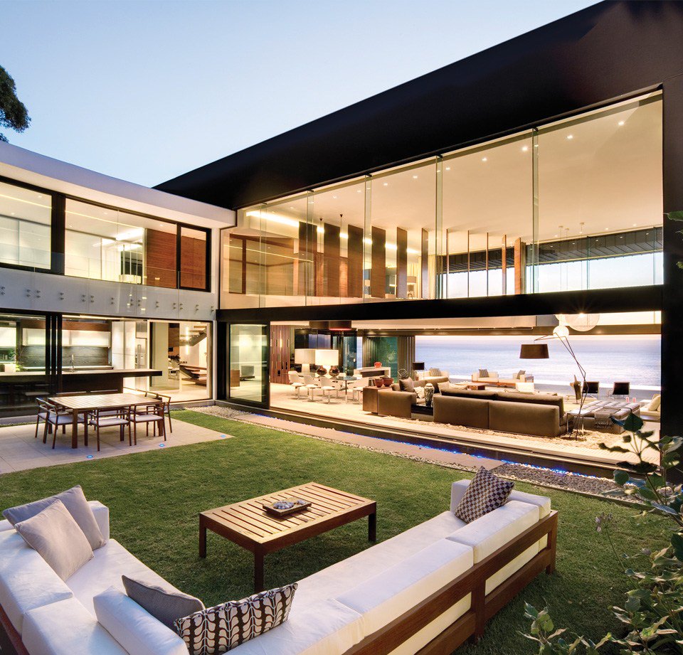 The Pentagon villa is the new benchmark in contemporary seaside living with unobstructed ocean views
inresidence.co.za/property/penta…