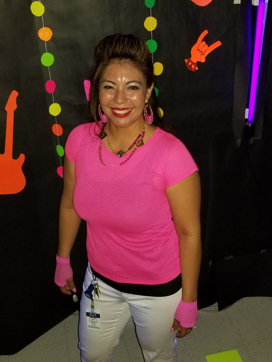 ElizabethLerma7's tweet photo. Our awesome teachers and #MathSpecialist @NISDEsparza, #mathrocks!!! https://t.co/iqdDQRHLj6