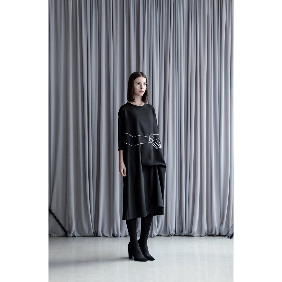 Our take on romanticism comes with huge hugs. Hands on ✖️ hand on hand embroidery #veneramustafa