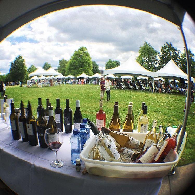 OfflineNashTN's tweet photo. A wine &amp; food fest, home tour &amp; beer bashes are just some of the events to pack your calendar with this weekend! 💯 https://t.co/NbpTCNNPlP https://t.co/M19cdnb6vW