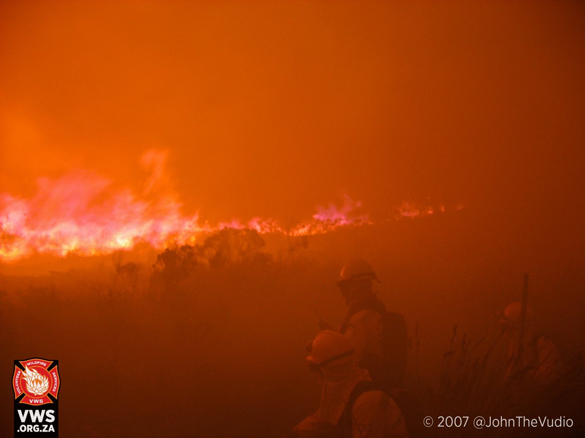 vwsfires's tweet photo. #FlashbackFriday #FireFotoFriday Into the inferno at a #wildfire in @CapePointSA area of @TableMountainNP in early 2007. Pic: @JohnTheVudio https://t.co/ua5QKVjvgt