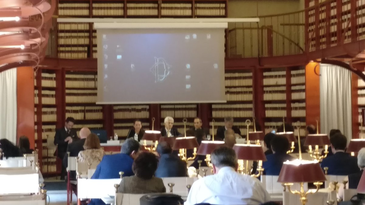gbgallus's tweet photo. Si inizia la sessione pomeridiana parlando di firma #grafometrica. #cgt2017 https://t.co/choU6HznXO