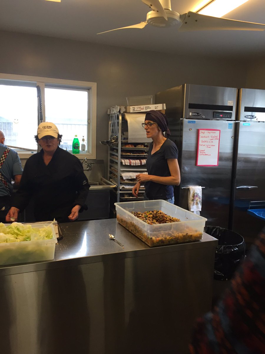 RobGilmour39's tweet photo. Faith in Action Loyola Staff helping at St Vincent DePaul https://t.co/aFb0zEyFsR
