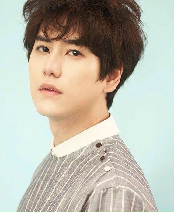 Sorakyuhyun's tweet photo. #AtGwanghwamun 🍁🍂
#FallOnceAgain 🍁🍂
#WaitingStill 🍂🍁🌾
#GoodbyeForNow 💔
#Kyuhyun https://t.co/jyN3BtlKlM