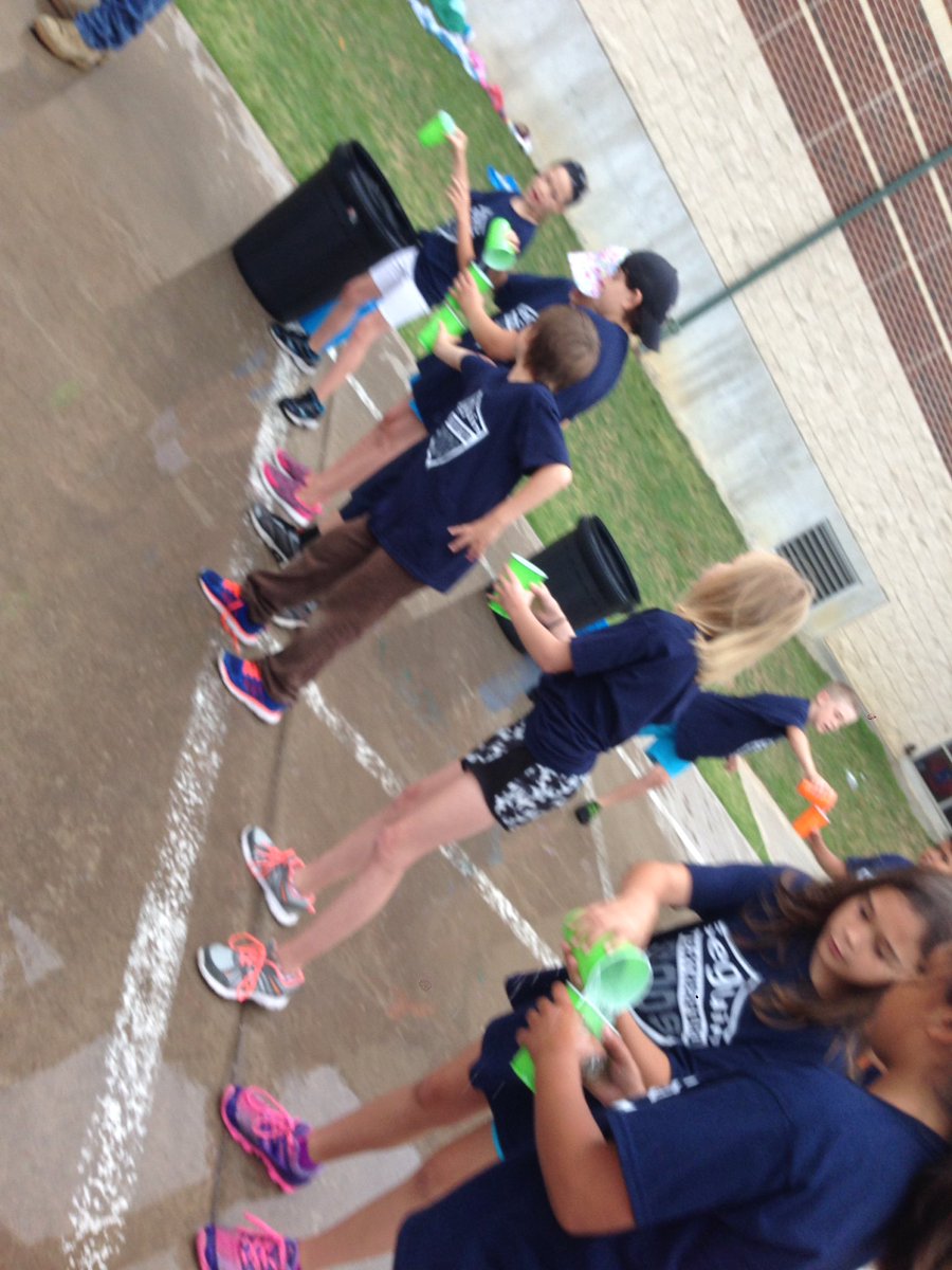teachinyall02's tweet photo. Field Day Fun @JSeguinElem we won't let a little rain stop us #4thSeguin #noumbrellas #welovewater #whywisd https://t.co/mxq0reyrz6