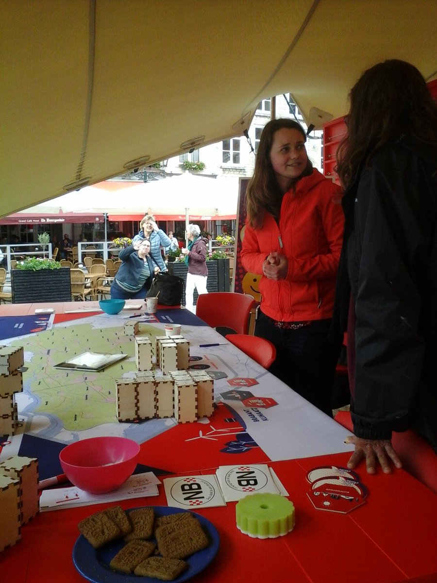 AnnevanKuijk's tweet photo. Het team @omgevingsvisieB is overal! Dit weekend in het @livinglab2017 op #ProefMei in Bergen op Zoom https://t.co/9m4oSOiXn3