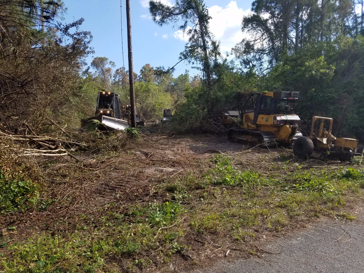 FFS_Myakka's tweet photo. We say goodbye to Region 2 strike team as they head back to their districts, thanks for your help with the #RaintreeFire. Safe travels. https://t.co/PpyT7GFjWh