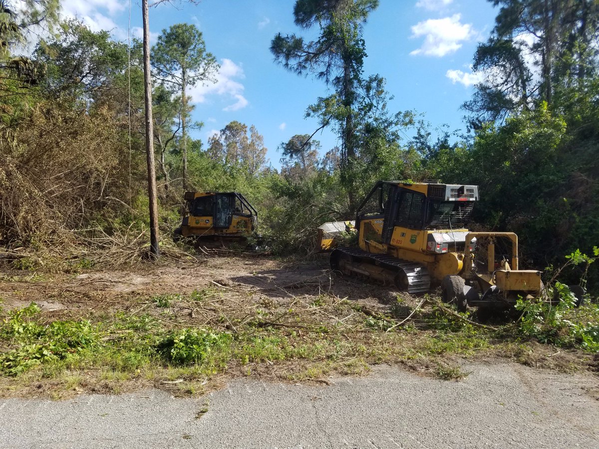 FFS_Myakka's tweet photo. We say goodbye to Region 2 strike team as they head back to their districts, thanks for your help with the #RaintreeFire. Safe travels. https://t.co/PpyT7GFjWh