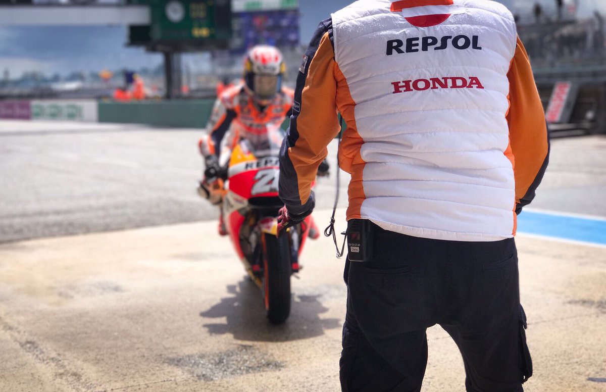 oz_cryptoguy's tweet photo. RT: @26_DaniPedrosa - Wet first day! #FrenchGP #Day1 #MotoGP #staystrongnicky https://t.co/8jEJcz7V4y