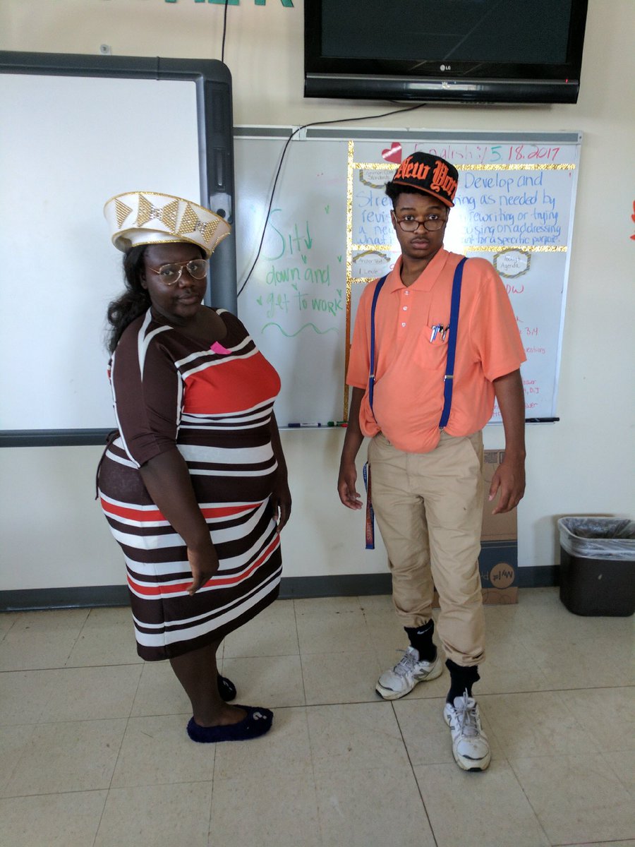 DubCLions's tweet photo. Is this a lecture in ALMIG17TY SENIORS? π΅π½π΄π½ Senior Day!! #SeniorWeek17 #co2017seniorsdubc https://t.co/VhMtSTOEAi