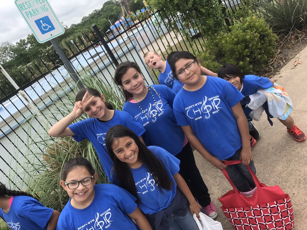 JackieMorel213's tweet photo. Field Trip!!! 🎊👙☀️#HawaiianFalls #Choir #funiswhatwedo @Herfurth_Bronco https://t.co/hvWLuHAf0K
