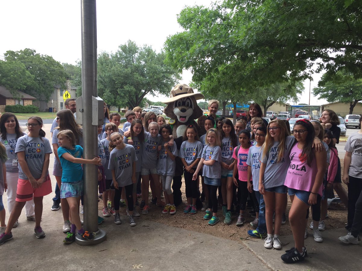Patton_Pioneers's tweet photo. Way to go Pioneers, Patton is a green flag school! @motomom312 @AISDSupt @EcoSchoolsUSA @AISD_Science @PattonEcoTeam @PattonInnovates https://t.co/VPqaAZDtsZ