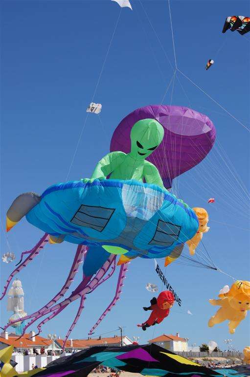Otfromentine's tweet photo. C'est la #FeteDesVoisins ! Bonne fête à @notredamedemont :) Hâte d'être le 30 juin pour nous émerveiller avec votre festival #AtoutVent ! https://t.co/58Jgl1a6aw
