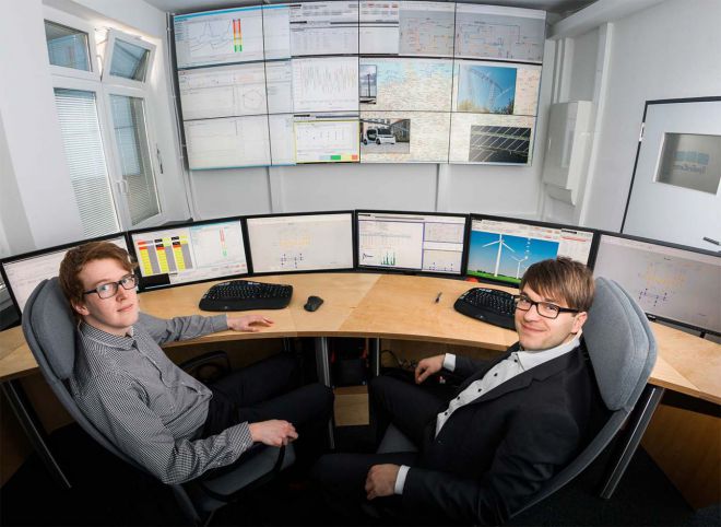 EnergieWinde's tweet photo. Netzleitwarte der Zukunft: Wie Forscher der @TU_Ilmenau das #Stromnetz fit für die #Energiewende machen: https://t.co/mi418SzqFa https://t.co/FCNie1ff8J