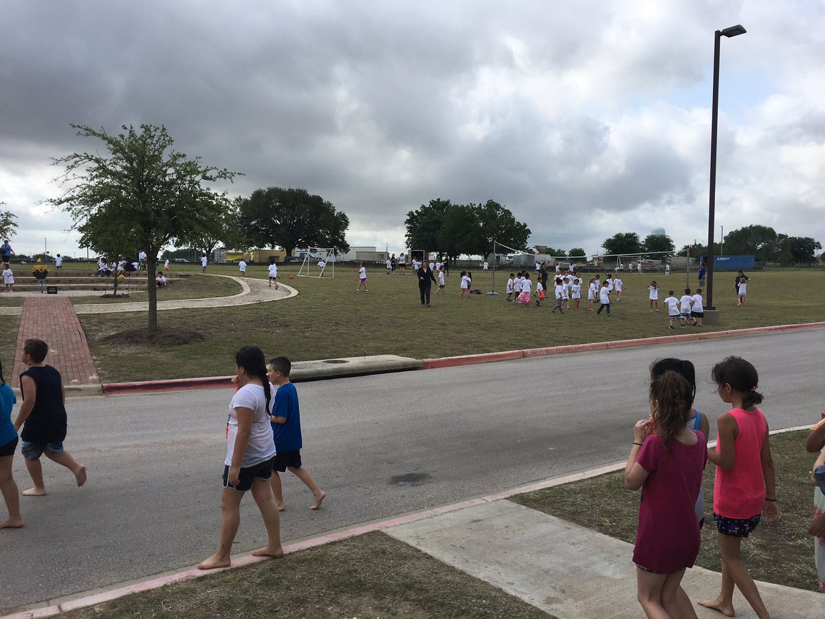 DyerrRob's tweet photo. Mitchell field day!  @MitchellPTA @GeorgetownISD https://t.co/EQkpojvj0E
