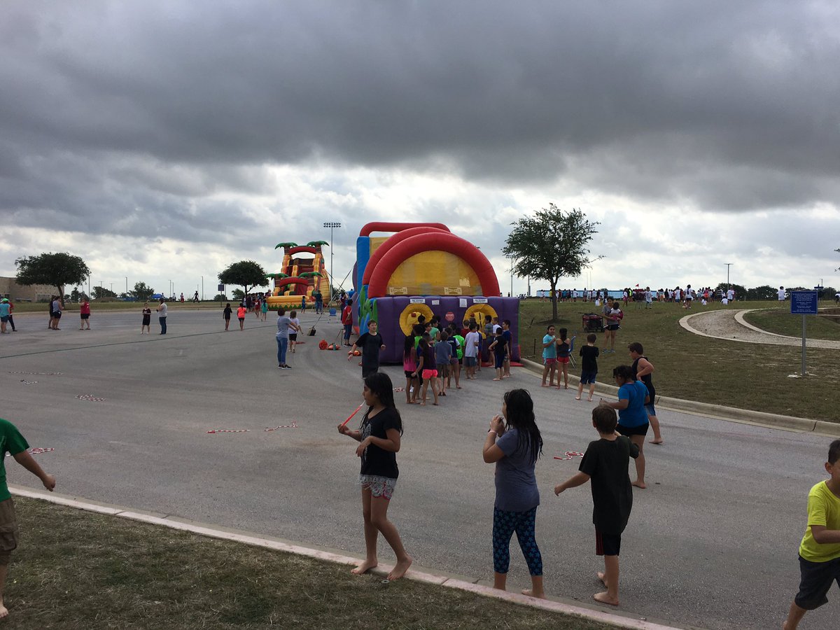 DyerrRob's tweet photo. Mitchell field day!  @MitchellPTA @GeorgetownISD https://t.co/EQkpojvj0E