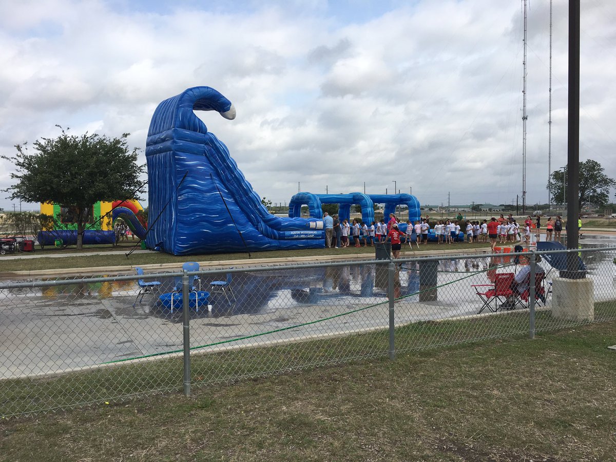 DyerrRob's tweet photo. Mitchell field day!  @MitchellPTA @GeorgetownISD https://t.co/EQkpojvj0E