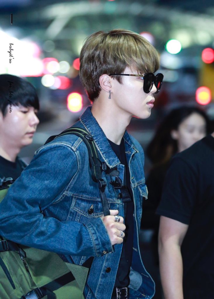ParkChimChimBTS's tweet photo. Boyfriend jimin 😚 #BTSBBMAs https://t.co/F9qgOR9imu
