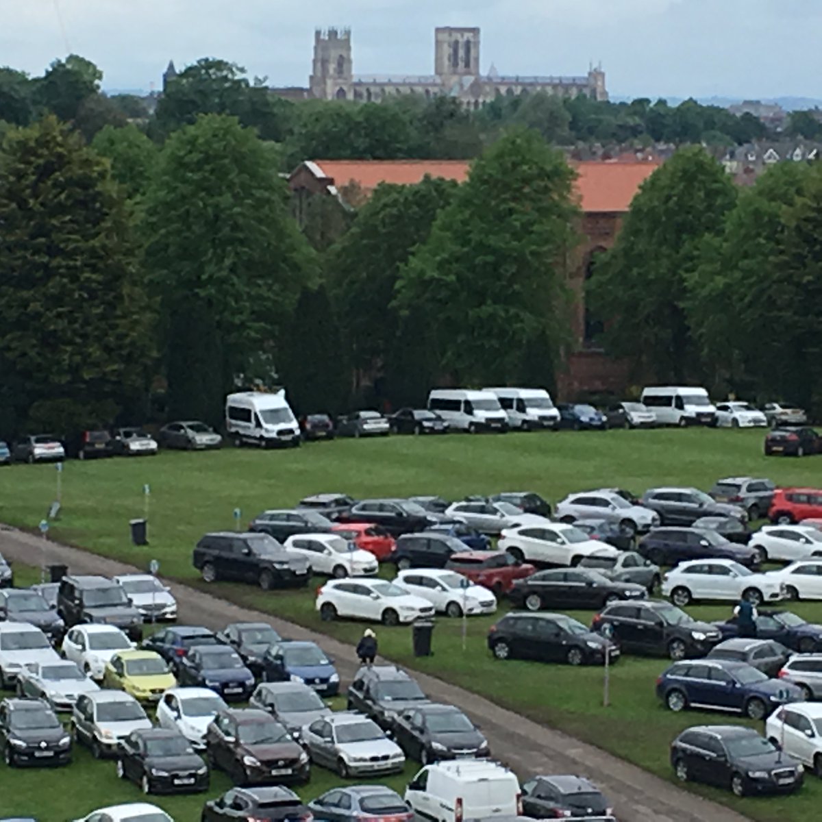 HowieMartyn's tweet photo. York Races -excellent hospitality with @rhodeshow1974 @McLeodAitken https://t.co/cMufCubmO2