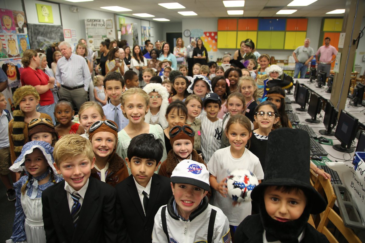 RavenscroftNC's tweet photo. 2nd graders took us for a ride in their time machine! Students chose a historical figure, researched them &amp; presented in full costume today. https://t.co/pxEIAX1TrZ