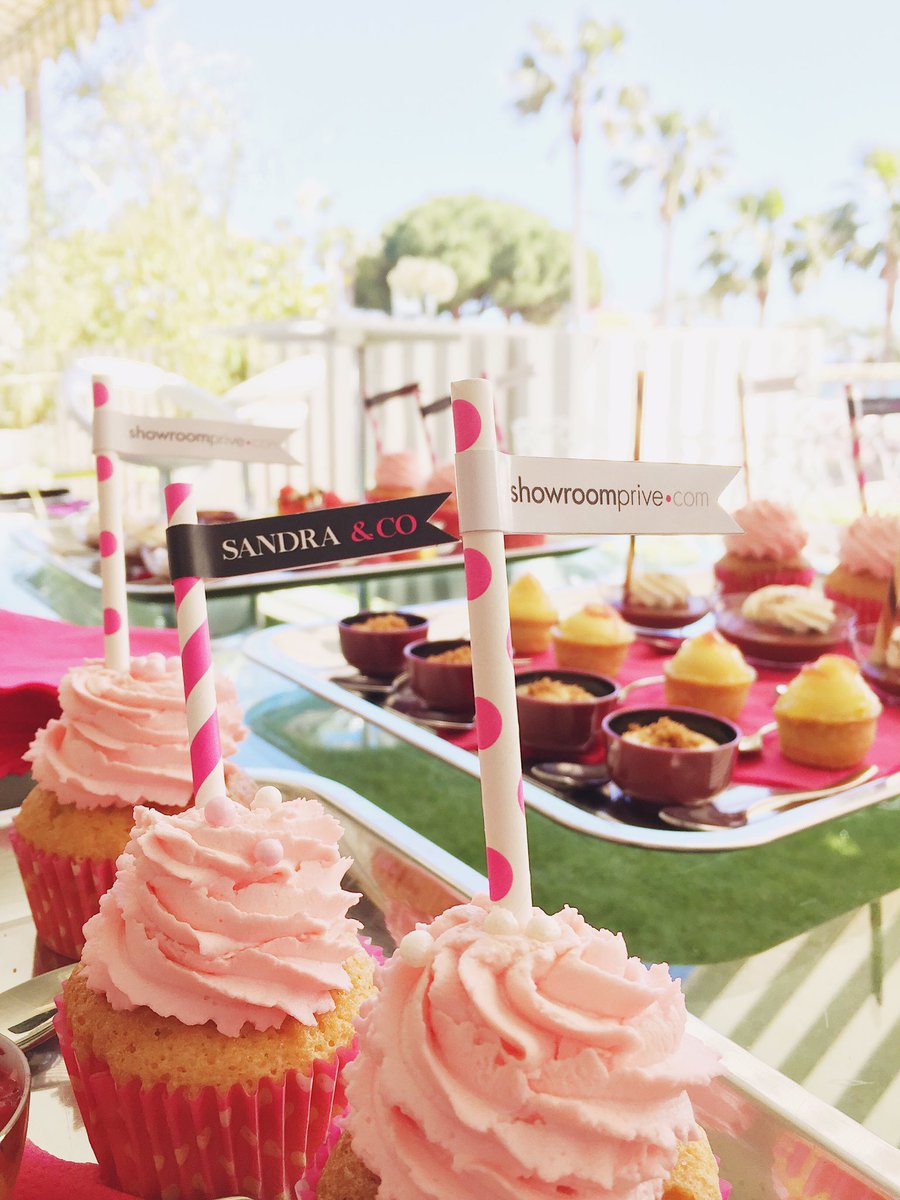 ShowroompriveFR's tweet photo. Vous reprendrez bien un peu de douceur et de #collectionIRL cet après-midi dans la suite de @SandraandcoFR ? 🦄🍬🌸 https://t.co/YEdJj9BsU1