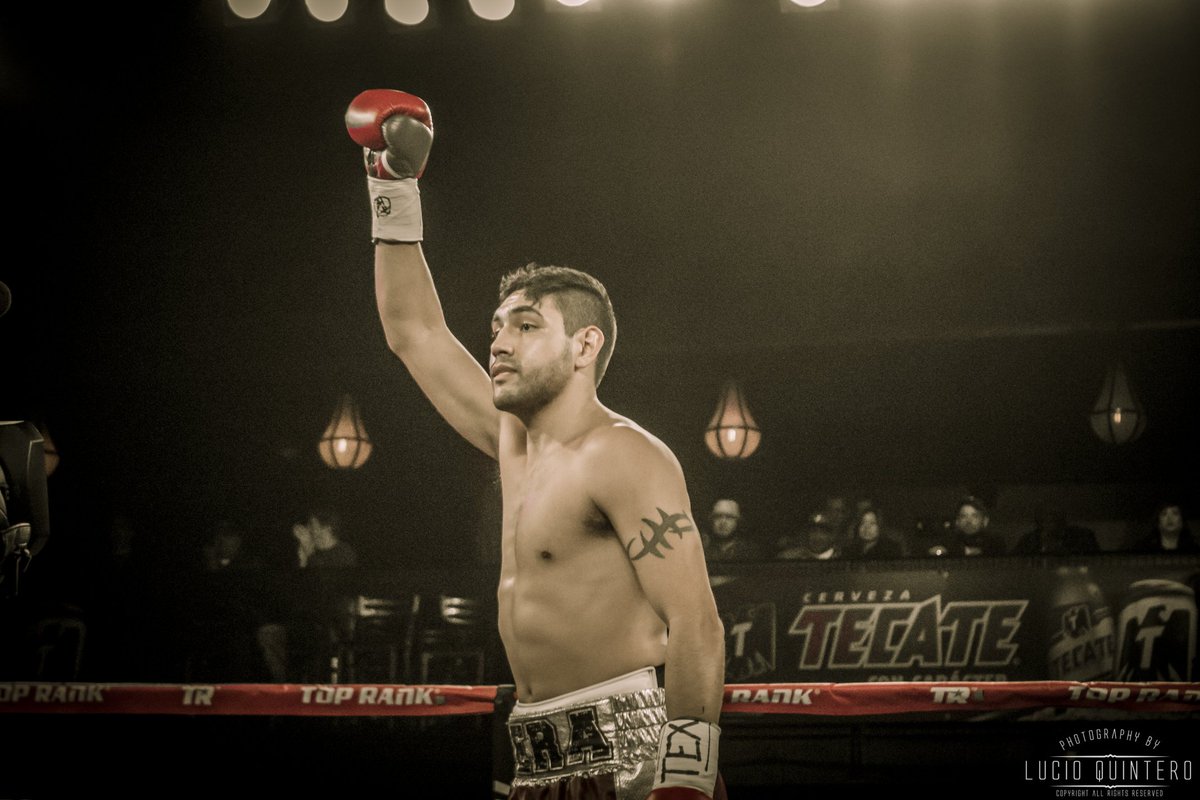 FHGBoxing's tweet photo. @EarthWaterHQ keeping @johnverajr hydrated for his upcoming July 15th fight #drinkEarthWater #rjj #rivalfamily #boxing Credit: @LucioFtwTx https://t.co/CazCKReDBt