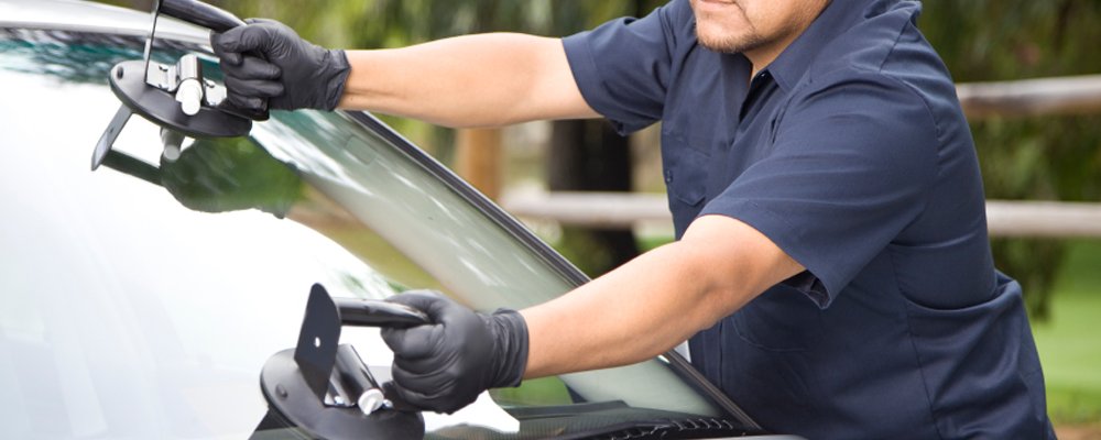 AutoGlassEX_CA's tweet photo. We can arrive on site to install your new windshield quickly! Give us a call today (888) 268-3838 #AutoGlassExpress #Auburn #AutoCare https://t.co/Yqoytm1aha