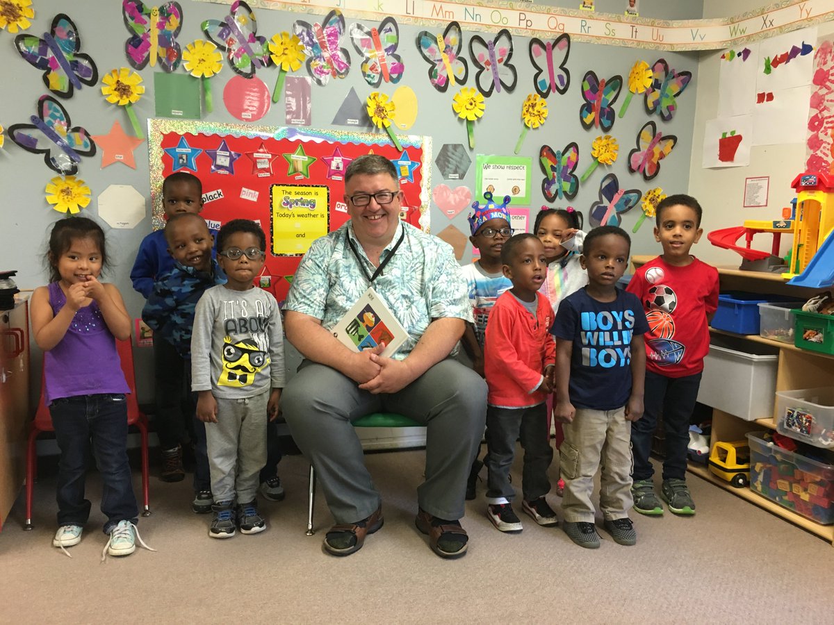 HACAP_'s tweet photo. @JohnsonCountyIA Supervisor, Rod Sullivan, enlightening our kids at Faith UCC with a good book for #CommunitiesRead! https://t.co/UBLIaZBEkT
