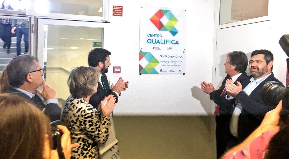 Educacao_PT's tweet photo. O #EnsinoProfissional é uma das muitas referências da ES Calazans Duarte, agora também com #ProgramaQualifica @ANQEP #Escola @MarinhaGrande https://t.co/Z4st23iANa