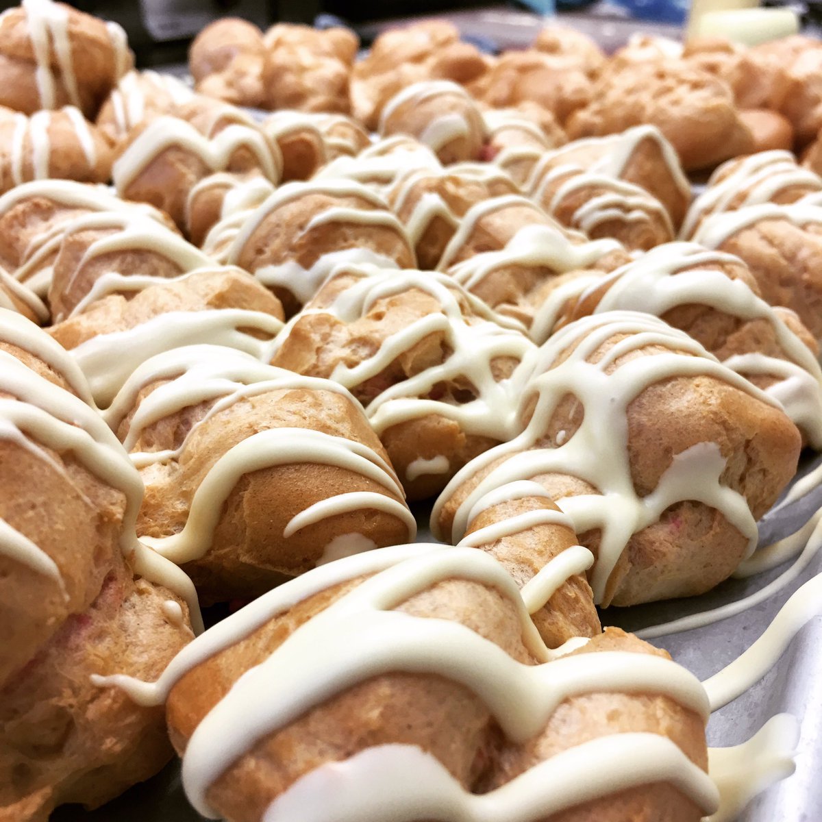 Raspberry &amp; White Choc Profiteroles 😋 #Pitmedden #linsmohr #yummydessert #comeandtrysome #iwantone