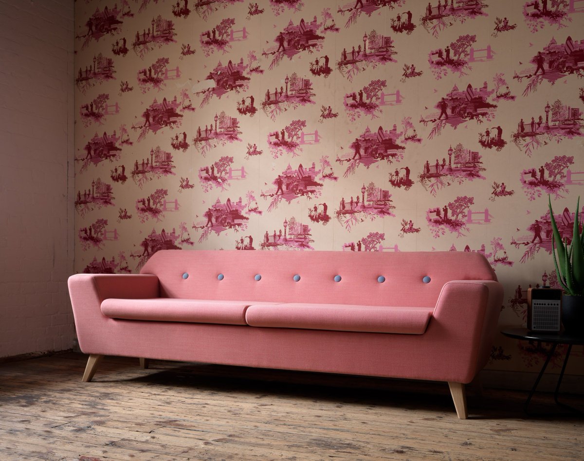 OceeDesign's tweet image. All new photography featuring Stretch with buttons and some funky London wallpaper!  #OnTheButton #CDW2017