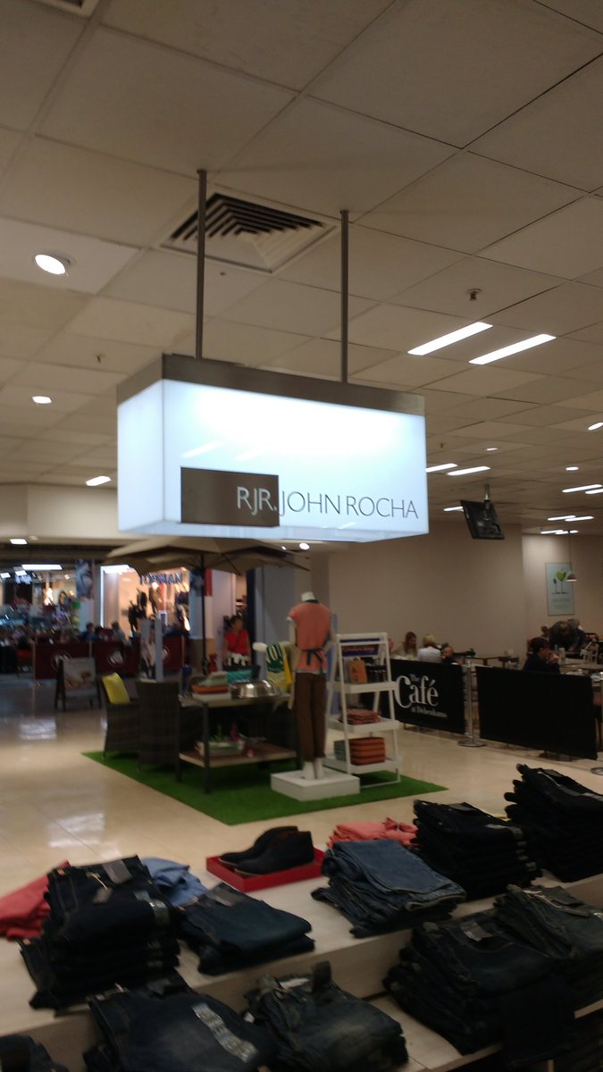 ChrisFW's tweet photo. Totally got suckered into buying things here because I thought it said rioja! #onethingonmymind 🍷 https://t.co/qMou1rv34X