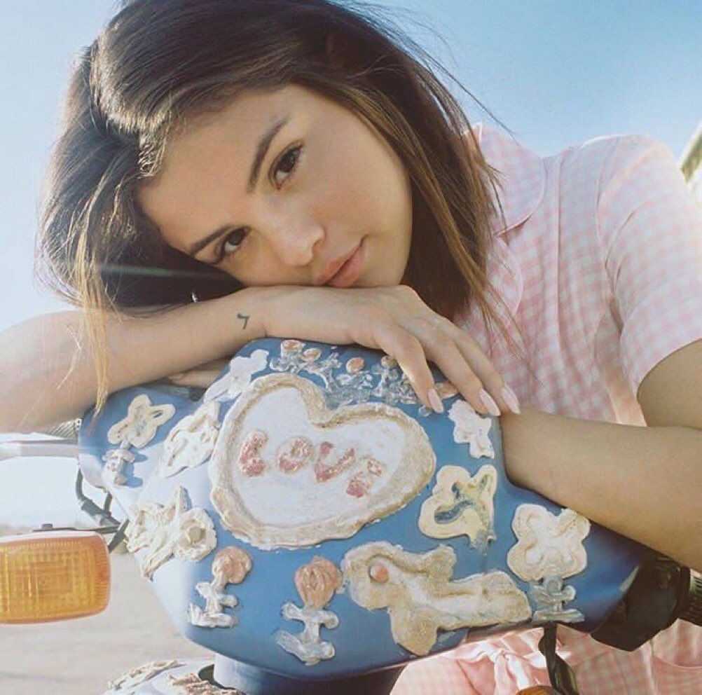 selenagomez_jp's tweet photo. Spotifyのインスタグラムより #BadLiar 
#SelenaJP https://t.co/VwlgspSjVK