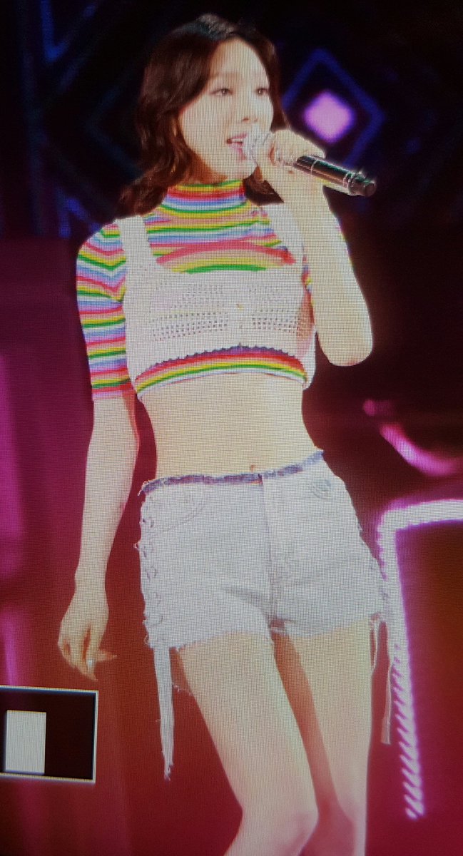 _with_TaeYeon's tweet photo. #PERSONA 💘 https://t.co/JoEvp3HiuJ