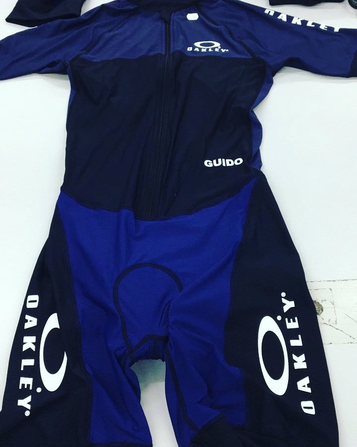 ogdesignbr's tweet photo. Trisuit personalizado team Oakley pronto para entrar em ação no Ironman Brasil.
#ogdesign @OakleyBrazil  #trisuit #ironmanbrasil #IMbrasil https://t.co/BQ9xGxIlRQ