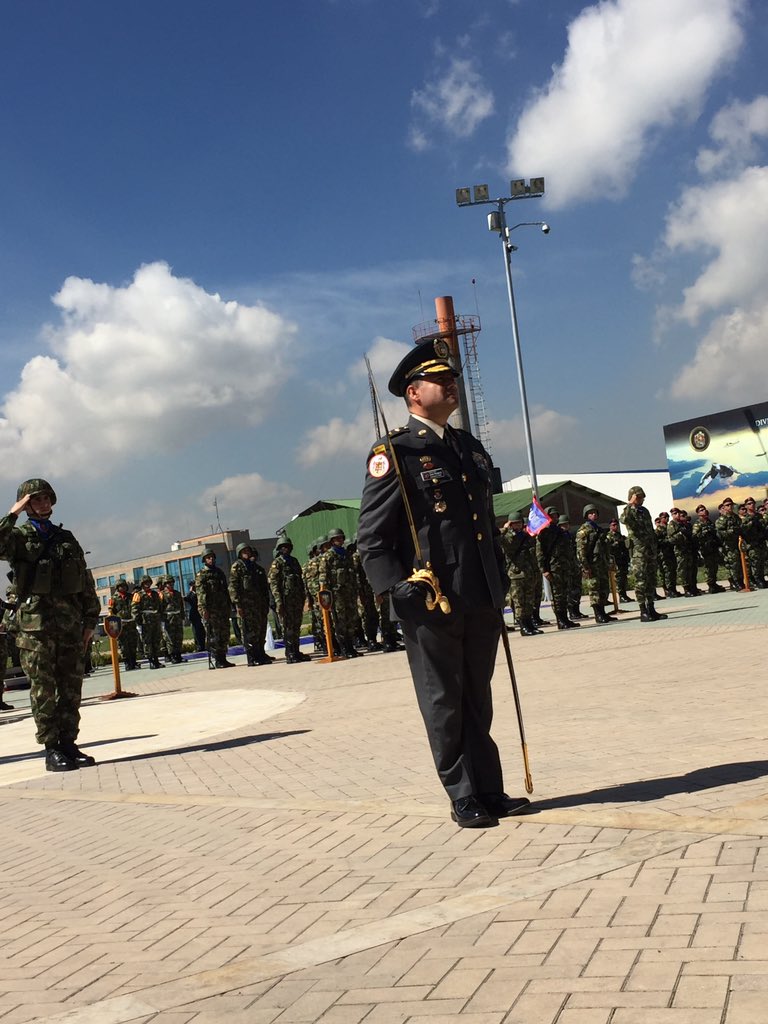 Ejercito_Davaa's tweet photo. 1. #AEstaHora asume el mando de la @Ejercito_Davaa el BG Juan Vicente Trujillo Muñoz #GloriaSobreElHorizonte https://t.co/2lTyI1yDkF