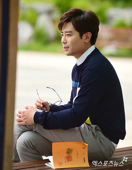 daily_HJS's tweet photo. 드라마보단 무대가 더 좋지만, 예쁘고 다양한 옷을 입어서 좋다
#한지상 #한지상잘생겼다 https://t.co/5yrtzZ9spS