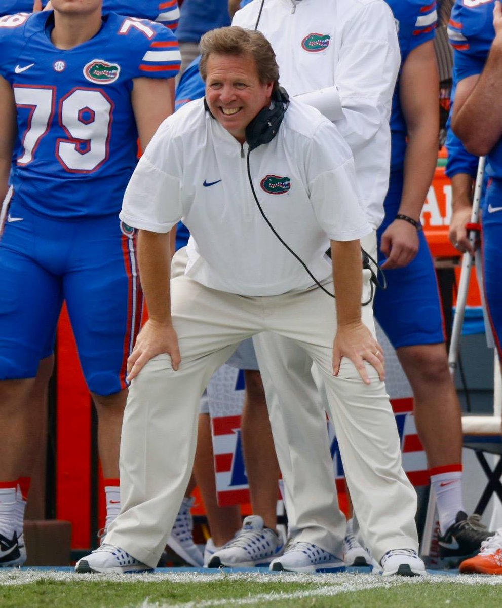 RoadTripSports's tweet photo. #CollegeFootballAmerica #PhotooftheDay #HeadCoachFriday with #Florida HC Jim McElwain #Gators #GoGators #DBU #SECFB #NCAAFB #FBS #OnePride https://t.co/KqovFg4hLd