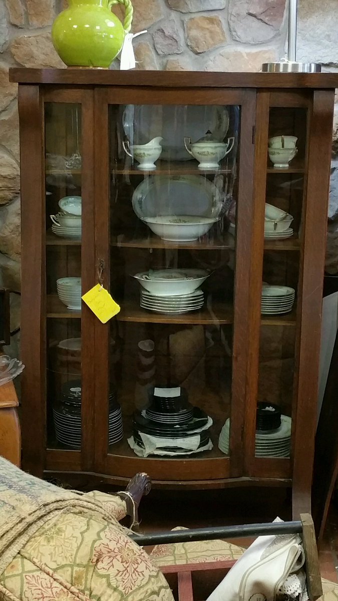rusticandrefine's tweet photo. Tiger Oak Glass Cabinets (2) @rusticandrefine #HomeDecor #home #antiquesinglenside #keswickvillage #glensidepa #furniture #shopsmall #glass https://t.co/OqICaHHpwj