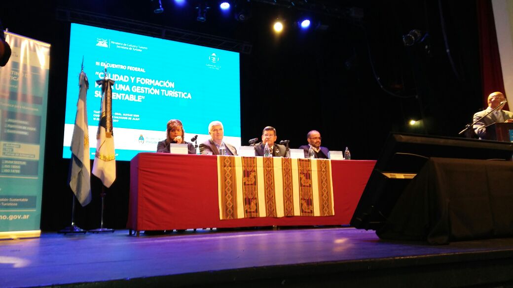 neuquentur's tweet photo. Referentes de Calidad y Formación Turística participan del 3º Encuentro Federal "Calidad y Formación para una Gestión Turística Sustentable" https://t.co/UKI7j8HYPc