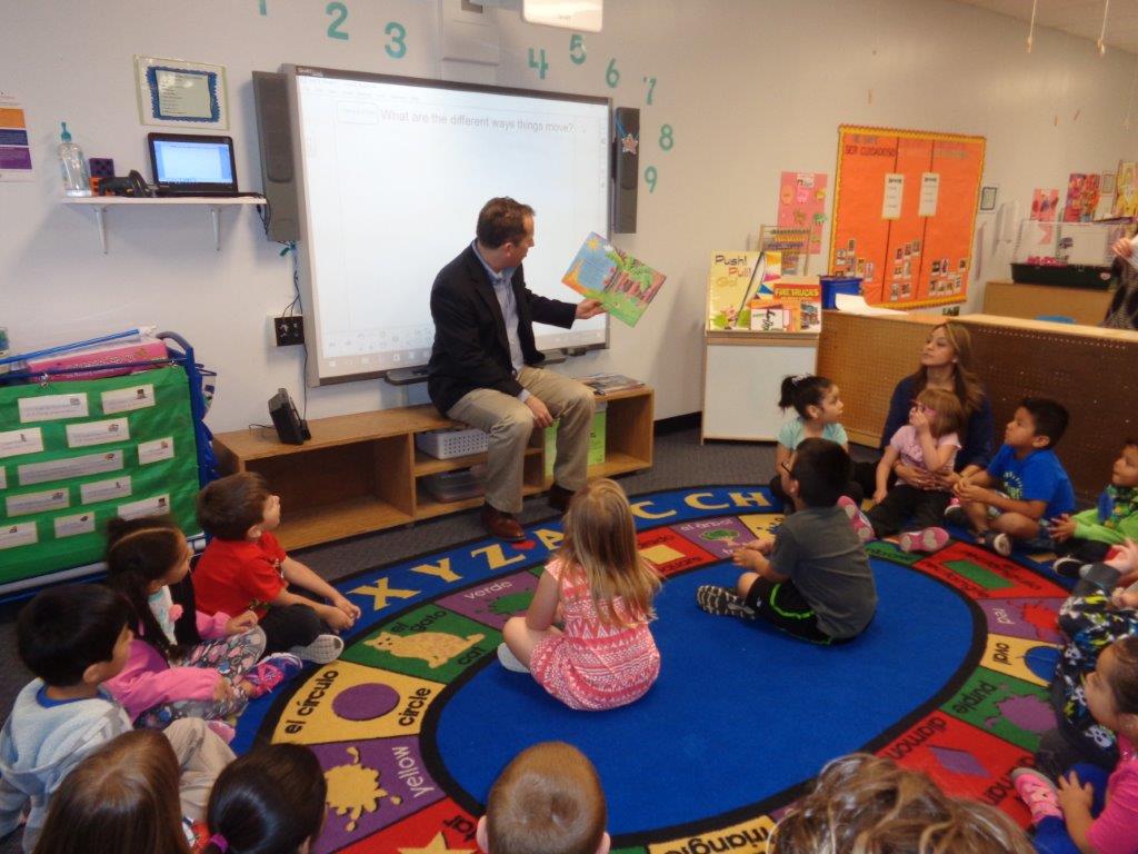 HeadStartCFDP's tweet photo. Congressman Adrian Smith reads to children in Hastings to celebrate Head Start's 52nd Birthday! #CommunitiesRead https://t.co/OZv9cW76F1