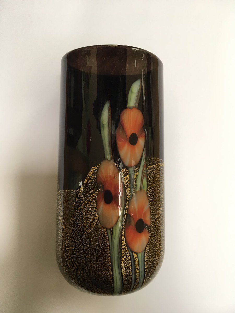 rgol777's tweet photo. The 2017 Friend's Poppy Vase. A numbered edition available to Friends if Station Glass. https://t.co/oCrxPyB3aT