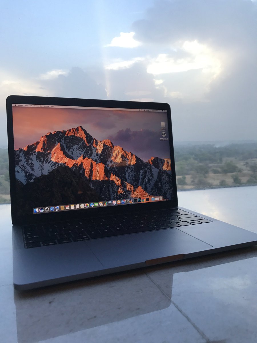 Jaykapoor24's tweet image. Awake all night, just for this one shot. 😅
#macbookpro2016