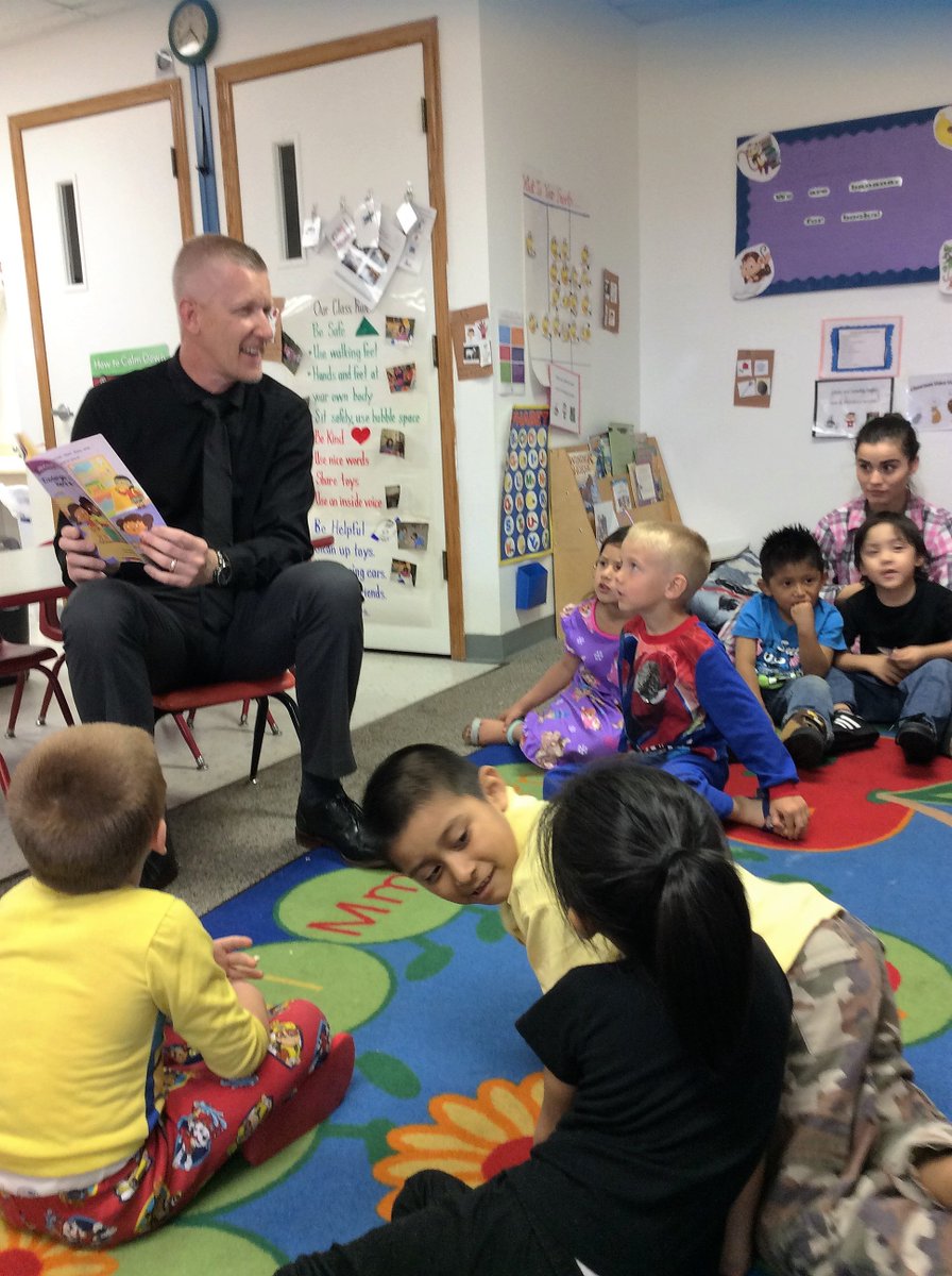 HeadStartCFDP's tweet photo. Mayor of Grand Island, Jeremy Jensen, reads to children in honor of Head Start's 52nd Birthday! #CommunitiesRead https://t.co/NV2yZcDW38